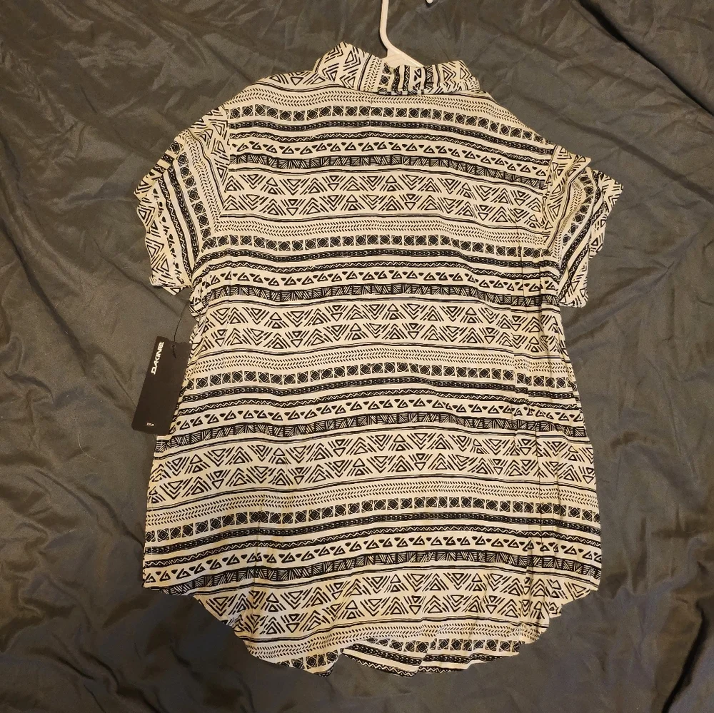 Dakine Womens Button Up Shirt Geometric Boho Black and Sand NWT - Picture 3 of 3